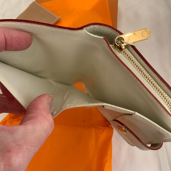 Louis Vuitton Wallet - Picture 6 of 11
